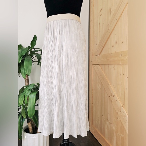 LANE BRYANT Size 22/24 Women's Shimmery Silver Long Skirt With Elastic Waistband - Picture 5 of 7